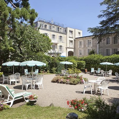 Logis Hotel Royal Saint-Mart Royat Bagian luar foto