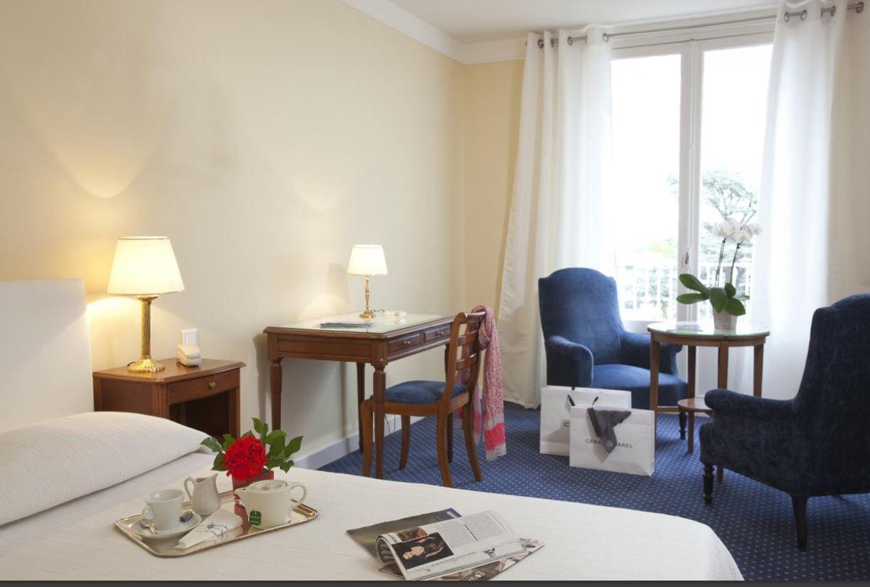 Logis Hotel Royal Saint-Mart Royat Bagian luar foto