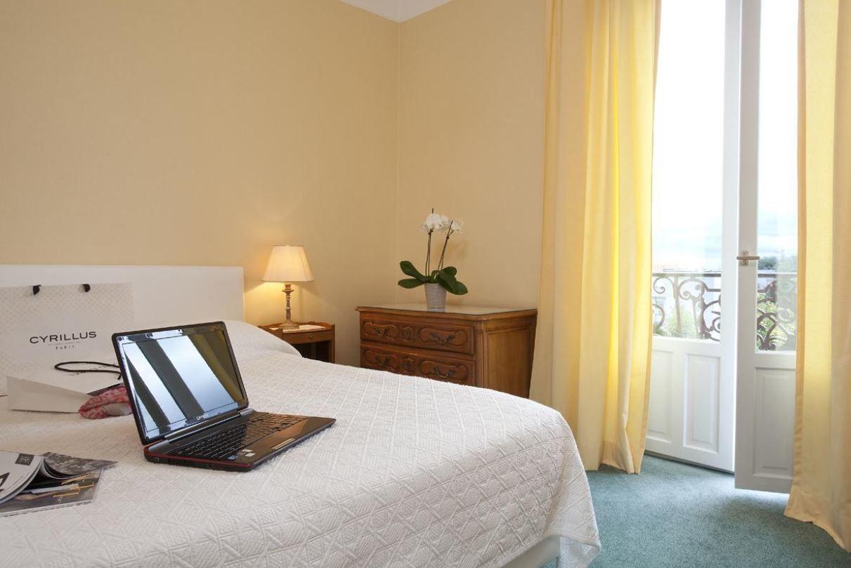 Logis Hotel Royal Saint-Mart Royat Bagian luar foto
