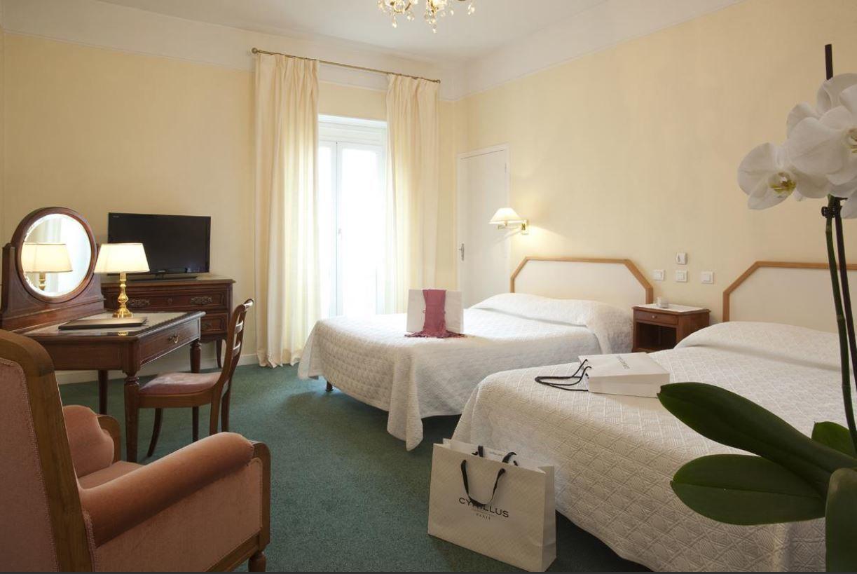Logis Hotel Royal Saint-Mart Royat Bagian luar foto