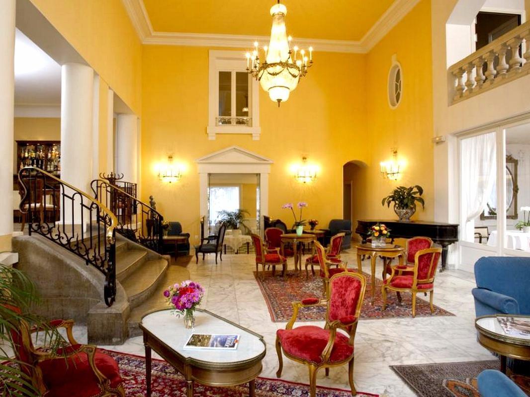 Logis Hotel Royal Saint-Mart Royat Bagian luar foto
