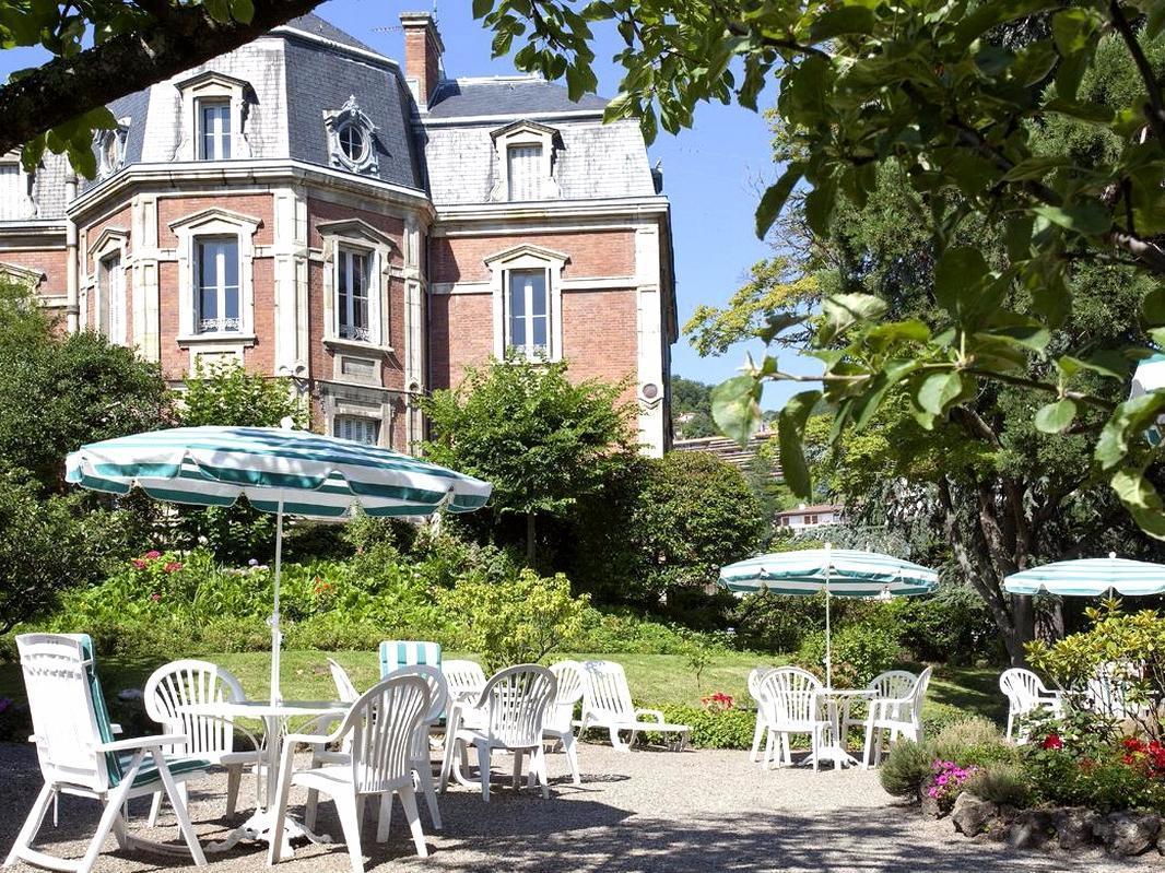 Logis Hotel Royal Saint-Mart Royat Bagian luar foto