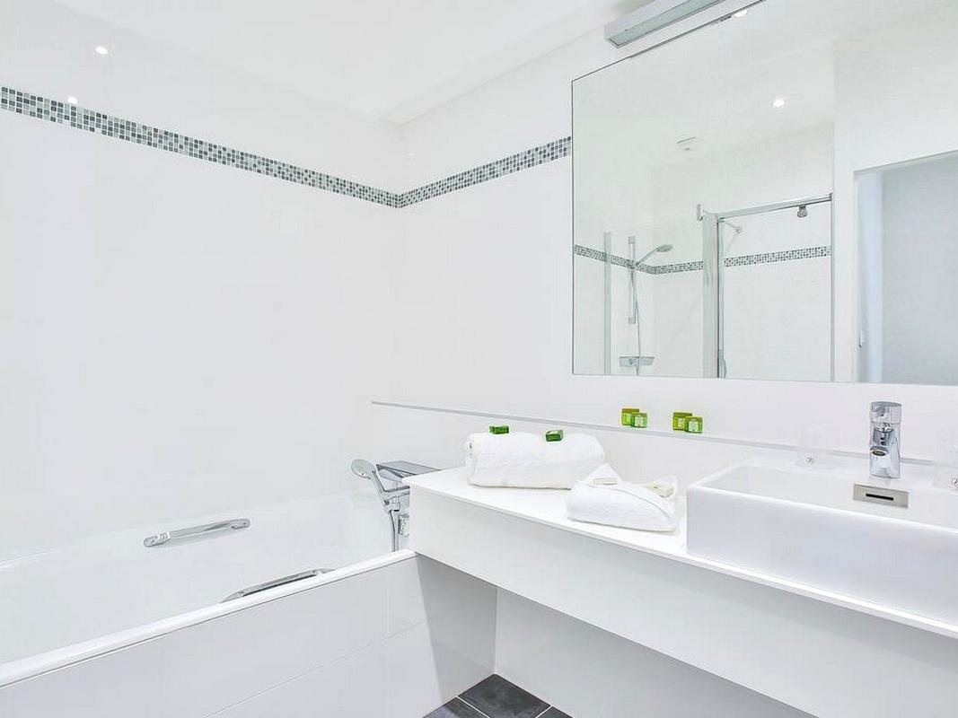 Logis Hotel Royal Saint-Mart Royat Bagian luar foto