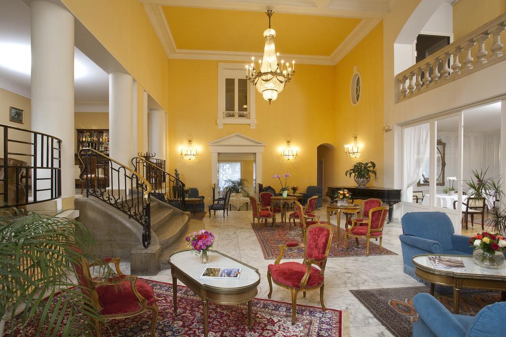 Logis Hotel Royal Saint-Mart Royat Bagian luar foto