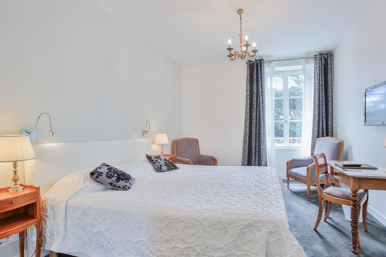 Logis Hotel Royal Saint-Mart Royat Bagian luar foto