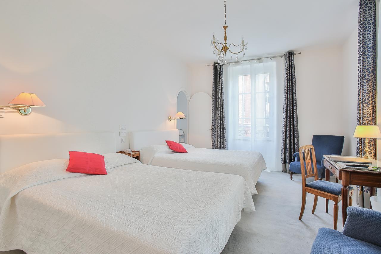 Logis Hotel Royal Saint-Mart Royat Bagian luar foto