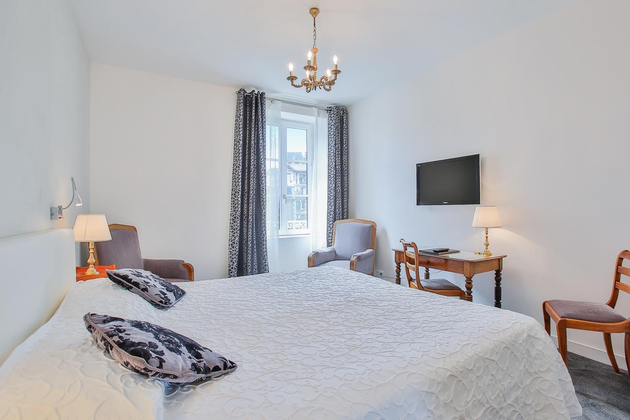 Logis Hotel Royal Saint-Mart Royat Bagian luar foto