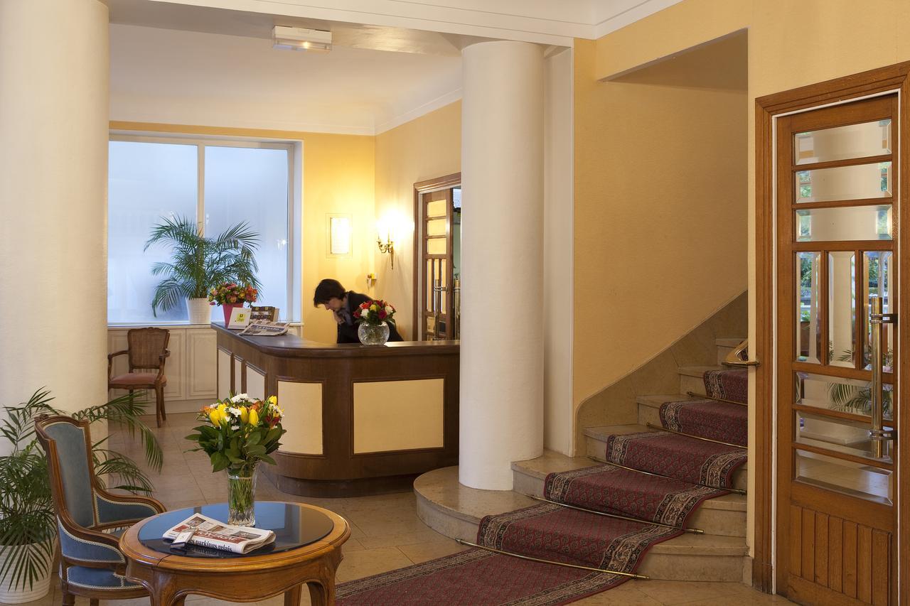 Logis Hotel Royal Saint-Mart Royat Bagian luar foto