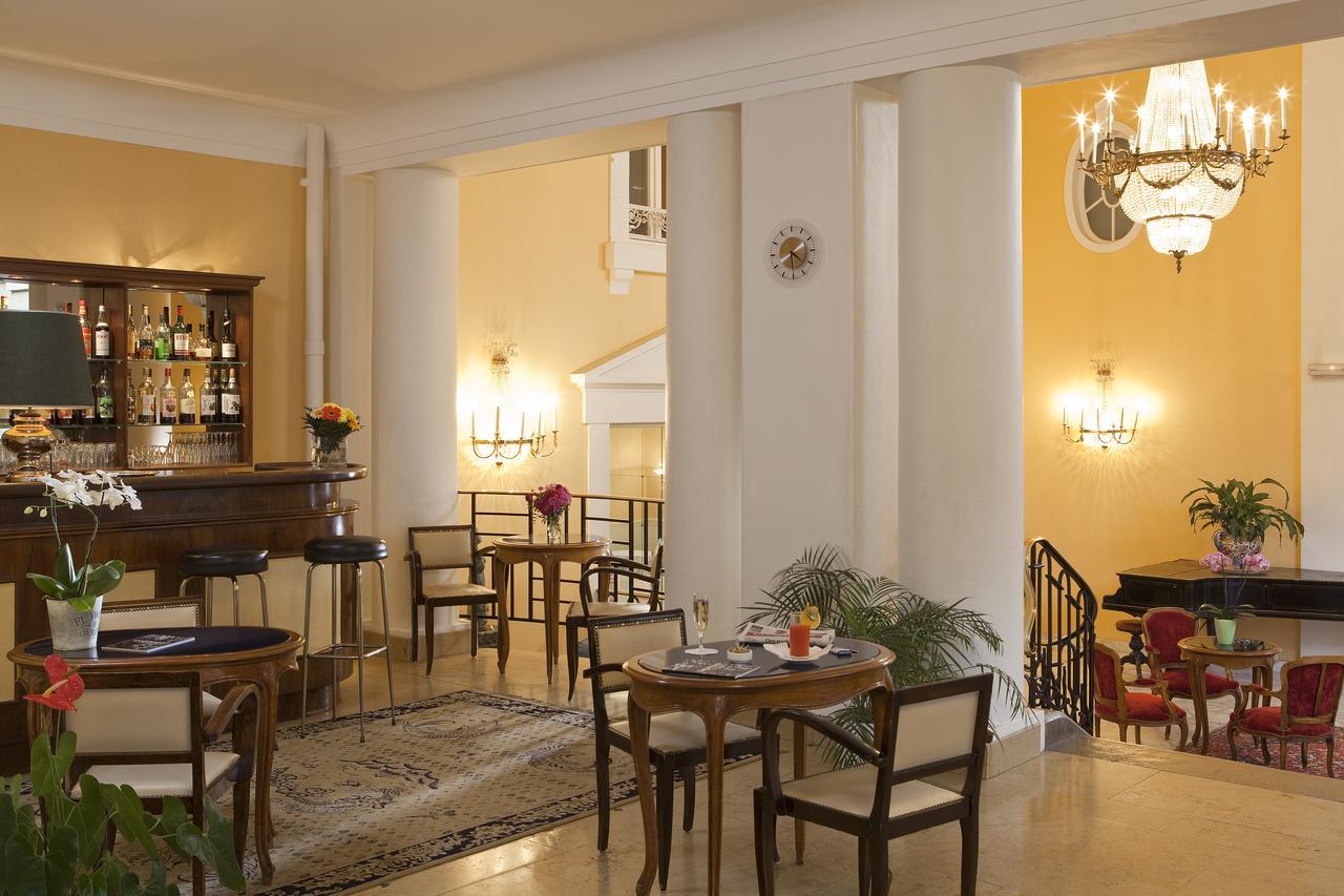 Logis Hotel Royal Saint-Mart Royat Bagian luar foto